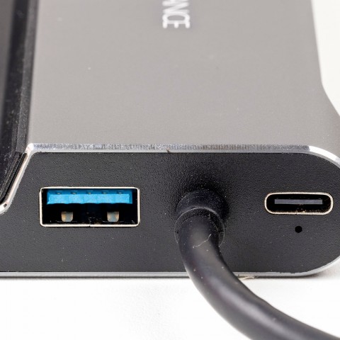 Dock Kross USB-C 7 em 1 (3 x USB 3.0 + HDMI + VGA + LAN RJ45 + USB-C Energizado PD + Suporte para Smartphone) KE-UC0206